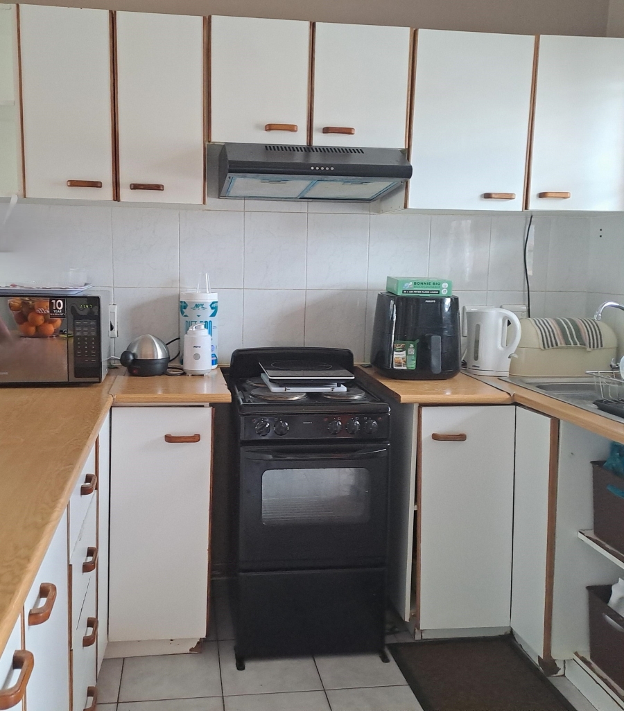 2 Bedroom Property for Sale in Whispering Pines Western Cape